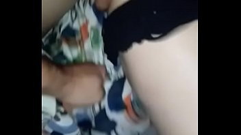 Тридцатилетняя сучка скачет на упитанном пенисе озабоченного ухажера